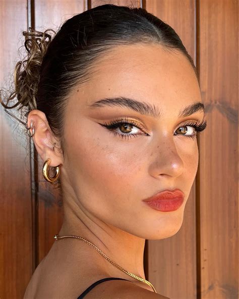 Siren Eyes Drawing Easy at Isabella Jolly blog