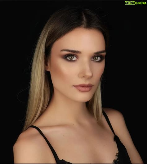 Actress Starling ASMR HD Instagram Photos and Wallpapers April 2023