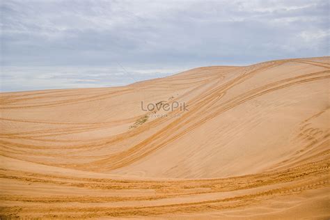 Red Sand Dunes In Mui Ne, Vietnam Picture And HD Photos | Free Download ...