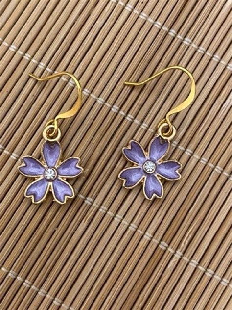 Beaded Elegance: Unveiling Timeless Craftsmanship - Saras Beads - Medium