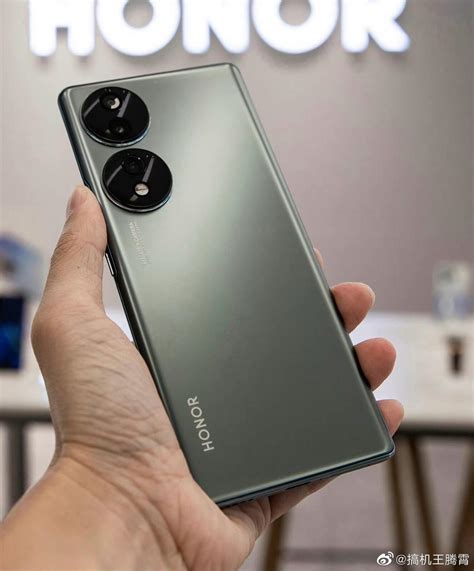 Honor 70 и 70 Pro показали на живых фотографиях