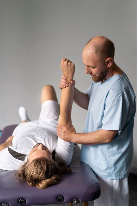 Chiropractic Care and Physiotherapy | Oakville, ON | Reform Clinics