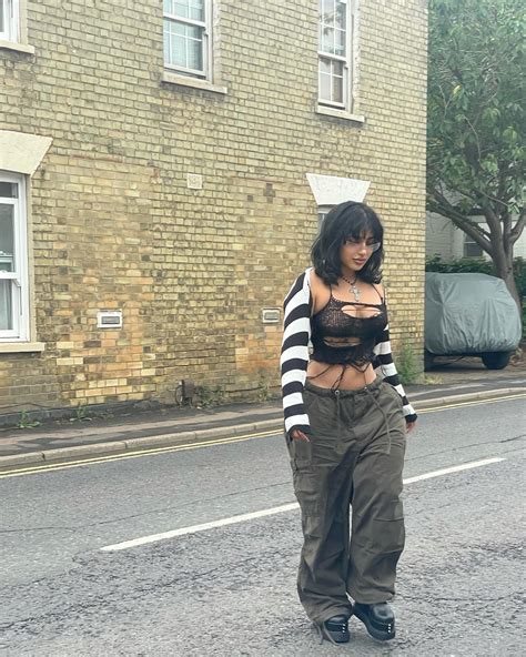 Emmiolgal | Y2K & Vintage Aesthetic Fashion | BE where you are