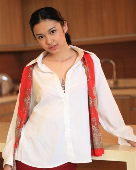 Aliya Raymundo - Aliya Raymundo added a new photo.