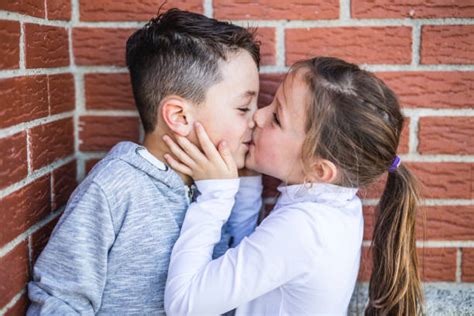 kids kissing