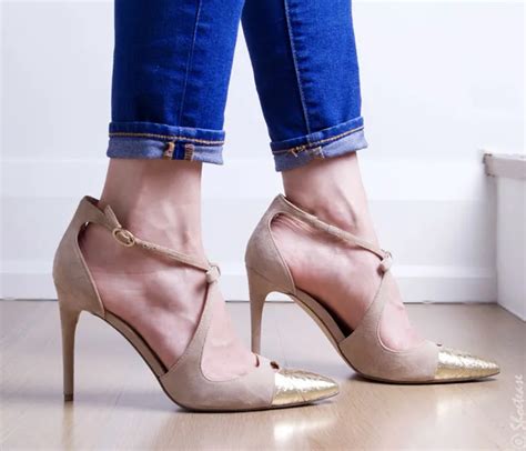 how to make a shoe fit that's too big
