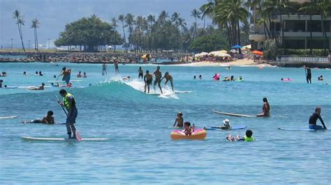 waikiki beach surfer surfing hawaii oahu honolulu ワイキキビーチ 20170607 2 - YouTube