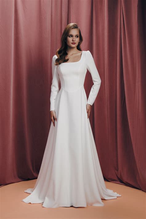 Long Sleeves Elegant Basque Waist Wedding Dress