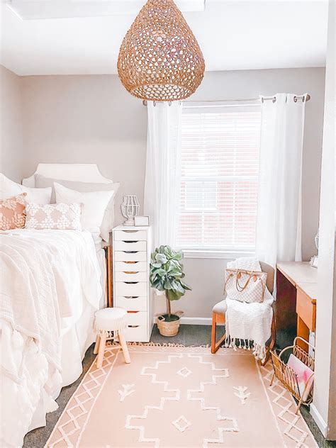 Create a Boho Chic Dorm Room — Jenny Reimold | Chic dorm room, Pretty