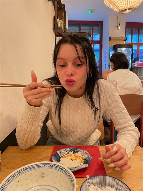 最強搭檔！英國正妹成人網紅母女合拍 OnlyFans，訂閱通知「響到手機當機」每月進帳近百萬！ - COOL-STYLE 潮流生活網