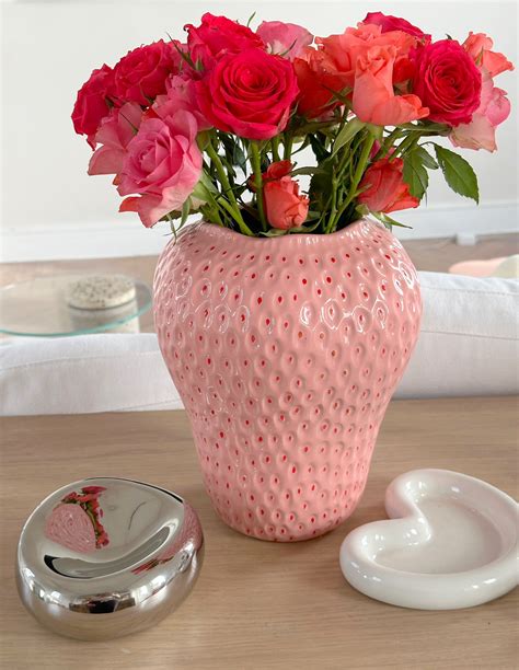 Ceramic Strawberry Vase: Elegant 3D Design for Modern Decor – The Gifted Sisters