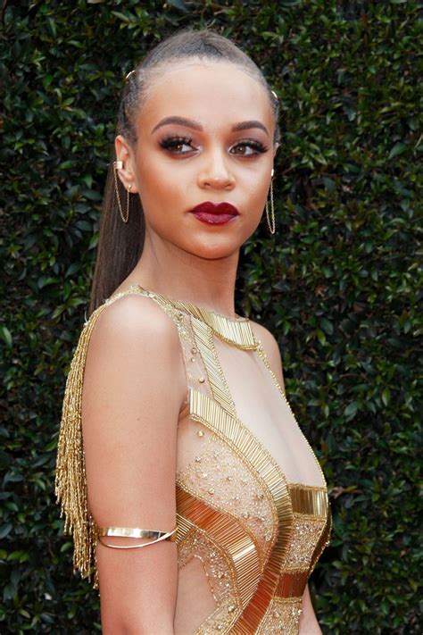 Reign Edwards - HawtCelebs