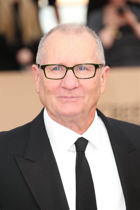 Ed O'Neill says feud with 'Married… With Children' co-star Amanda