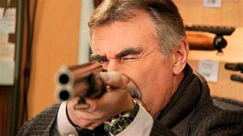 Создать мем "каневский с ружьем, леонид каневский следствие вели, с ...