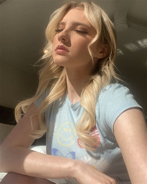 น้อง Melody Mark 12 รูป