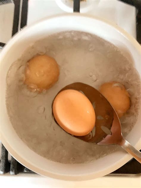 How To Hard Boil Eggs - One Hot Oven