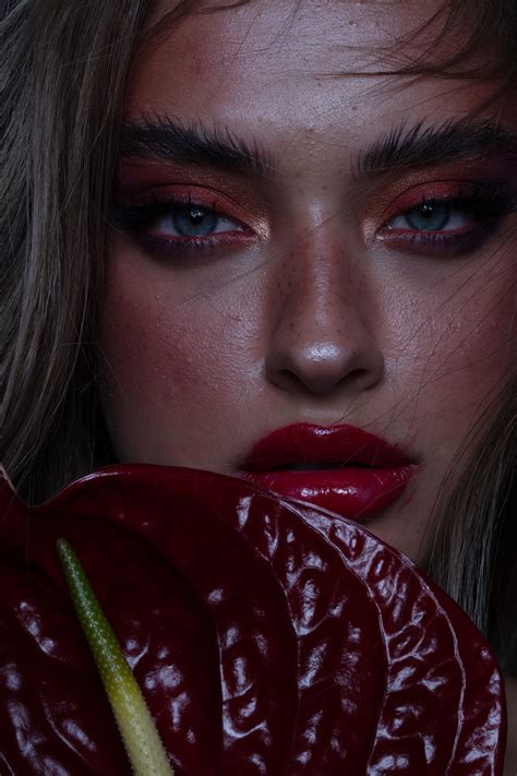 Tatiana Navarro - Tratamento de Imagens e Arte Digital | São José do