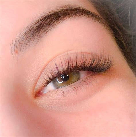 false eyelashes    eyelash extensions