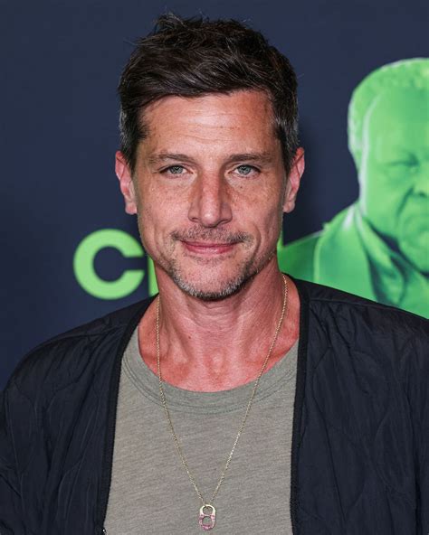 Simon Rex lives off the grid in a 'glam' shipping container – Socialite