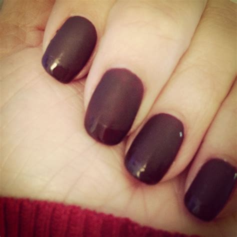 Shellac nails. Matte with glossy tips