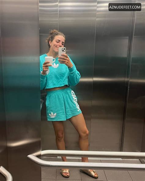JESSICA FOX Feet - AZNudeFeet