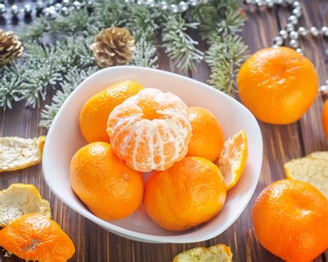 Картинки мандарины, цитрусы, фрукты, оранжевые, кожура, тарелка, ветки ...