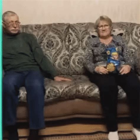 Sneaky - VideosGifs.Net