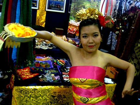 gema puspa nusantara pendet dance