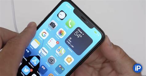 Новые зарядки MagSafe внезапно примагничиваются к iPhone 11 Pro, хотя в ...