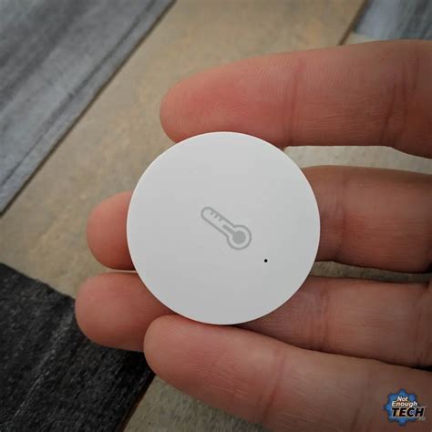Ridiculously small Xiaomi Aqara Temperature & Humidity sensor - Pocketables