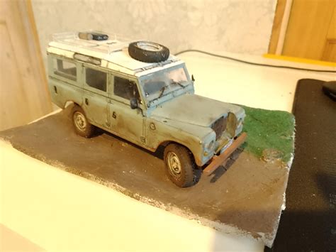 German Land Rover driving through Munich : r/modelmakers