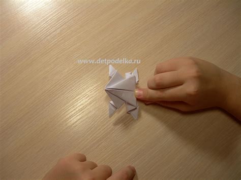 Делаем лягушку из бумаги