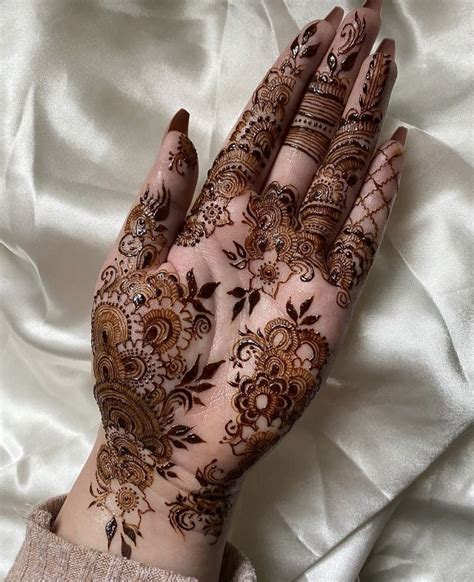IG- hennaxzainab | Mehndi designs front hand, Latest henna designs ...