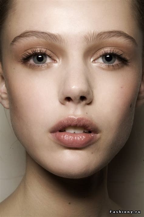 Тенденции в макияже бровей 2012 :: FashionBank