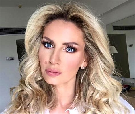 Cum arată Andreea Bănică fără strop de machiaj. Diferența e uriașă!