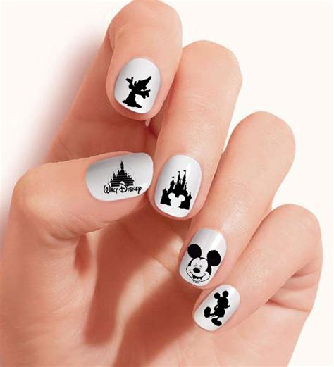 mickey nail art 2