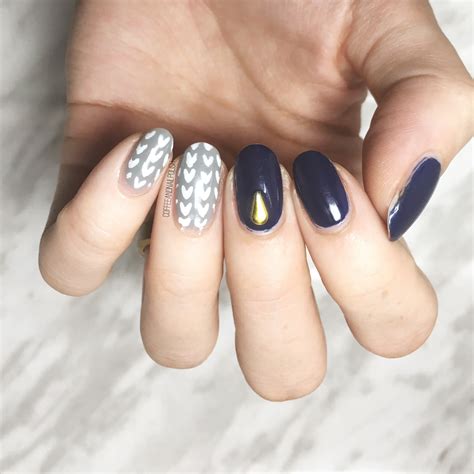 Cosy Sweater Nails – Coffee & Nail Polish