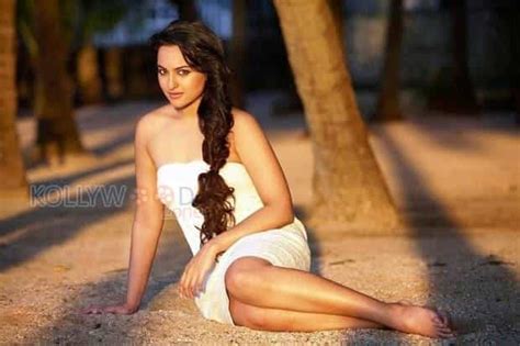 bollywood actress sonakshi sinha sexy    kollywood zone