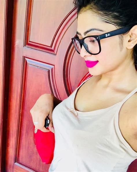 instagram post  piumi hansamali jan     utc pink