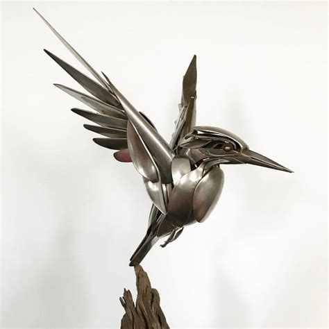 Lifelike animal sculptures created out of scrap metal – Vuing.com