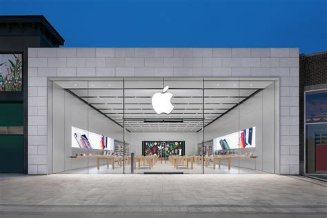apple reportedly opening  malaysia store retail leisure
