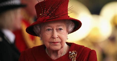 Livro que acertou no ano da morte de Isabel II esgota nas livrarias ...