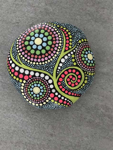 Selfmade by Corinne .... Dot Painting Stone | Mandala rock art, Rock ...