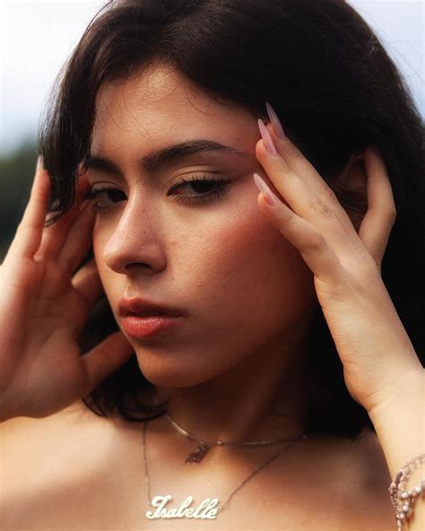 niza (@nizabll) • Instagram photos and videos