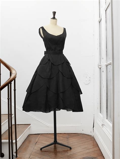 Qual Desses É Um Anelídeo Que Aduba A Terra - haute couture vers 1958 robe de cocktail jean dessès organza noir ...