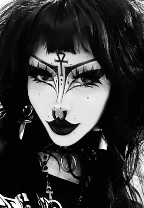 Discover 33 ♟️.*𝔐𝔞𝔮𝔲𝔦𝔩𝔩𝔞𝔧𝔢 𝓐𝔯𝔱𝔦𝔰𝔱𝔦𝔮𝔲𝔢*•♟️ and goth makeup ideas