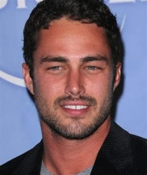 Traumatisme De Taylor Kinney Taylor Kinney Age, Family, Bio | Famous