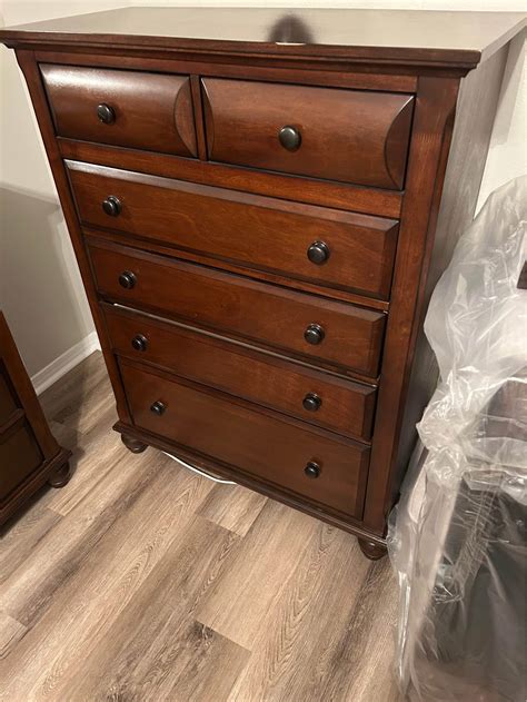 Bedroom Furniture - Dressers & Chests of Drawers - Pensacola, Florida