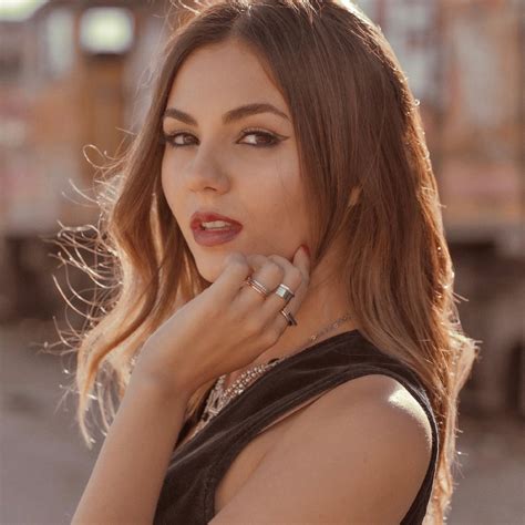 Victoria Justice - LETRAS.COM (78 canciones)