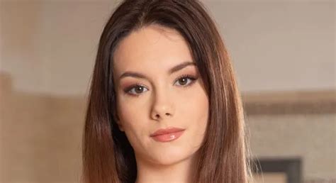 Who Is Liz Ocean? Discover Her Journey And Achievements - Actorz Net Worth